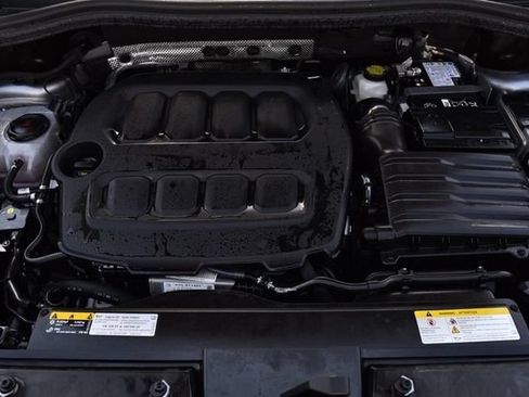 Used 2025 Volkswagen Tiguan SE w/ Panoramic Sunroof Package AWD/4WD image 27