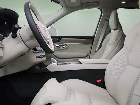 New 2026 Volvo XC90 B6 Ultra w/ Protection Package Premier image 18