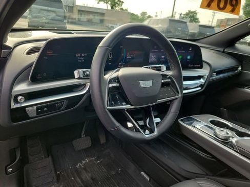 Certified 2024 Cadillac Lyriq Luxury AWD/4WD image 22
