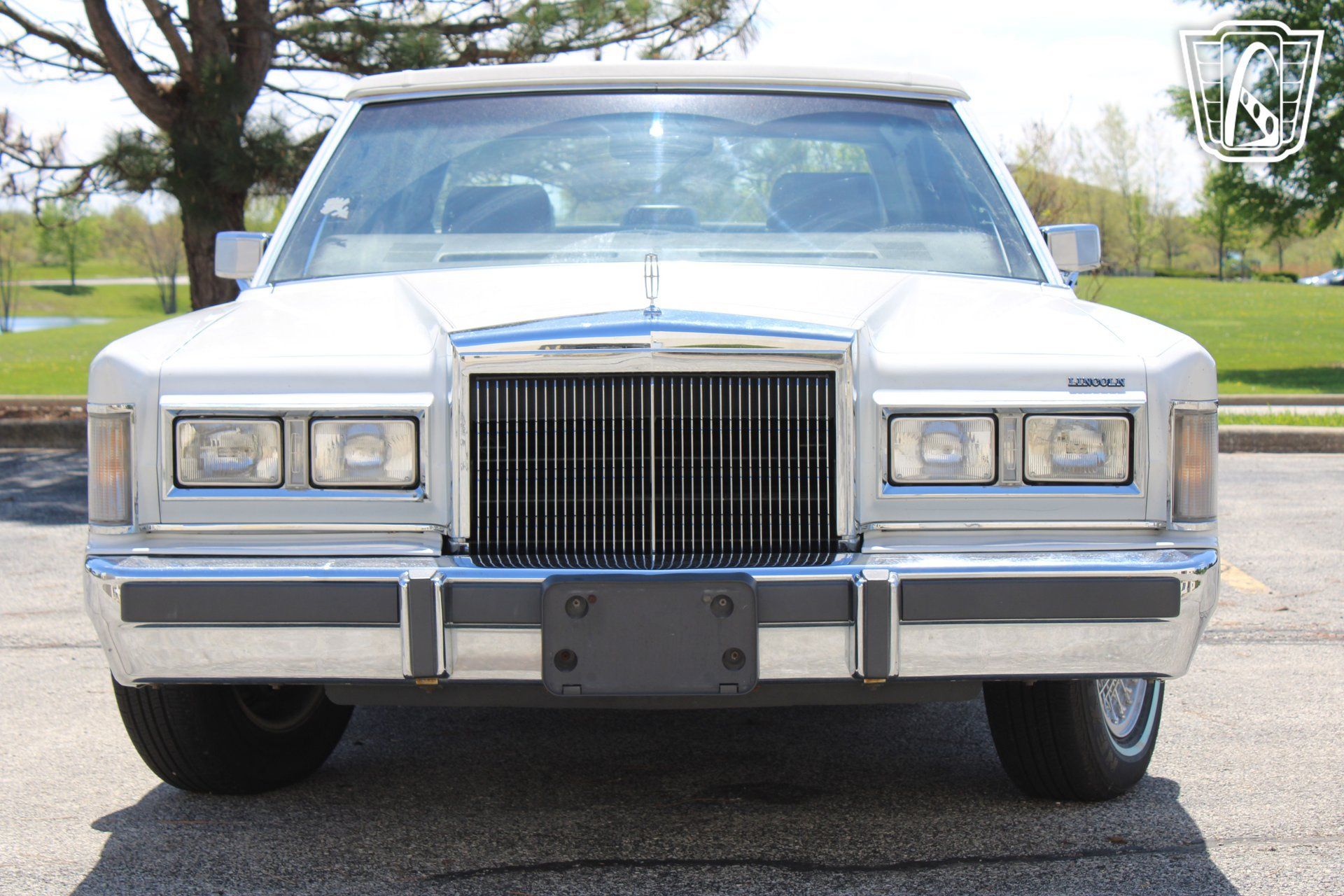Used 1988 Lincoln Town Car Signature RWD image 23