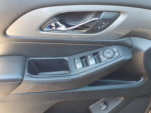 Used 2020 Chevrolet Traverse LT image 15