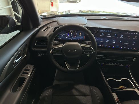 New 2026 Chevrolet Traverse LT w/ Midnight/Sport Edition image 8