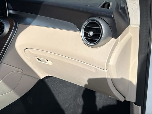 Used 2022 Mercedes-Benz GLC 300 4MATIC w/ Premium Package Lite image 13