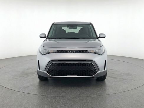 Used 2025 Kia Soul LX w/ LX Technology Package FWD image 2