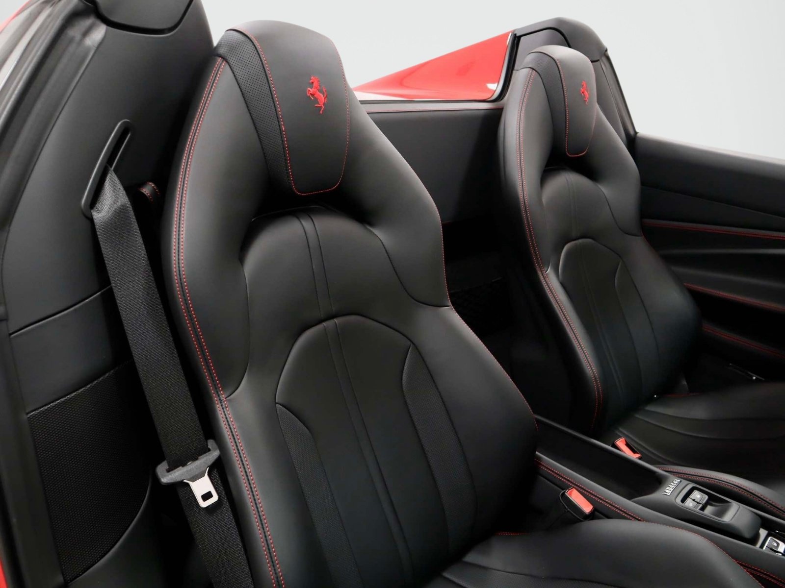 Certified 2021 Ferrari F8 Tributo RWD image 18