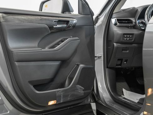 New 2026 Toyota Highlander Platinum image 42