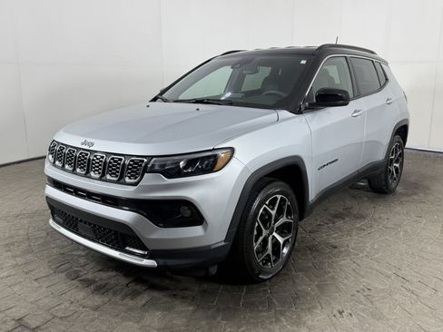 Used 2025 Jeep Compass Limited AWD/4WD image 3