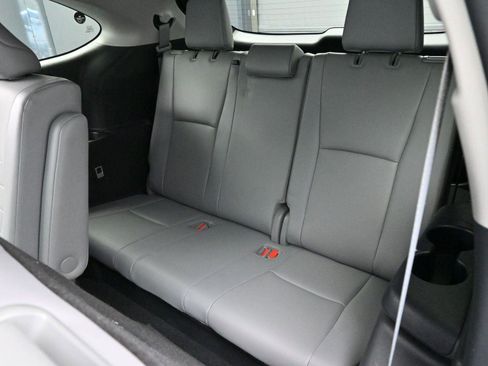 Used 2020 Toyota Highlander XLE image 32