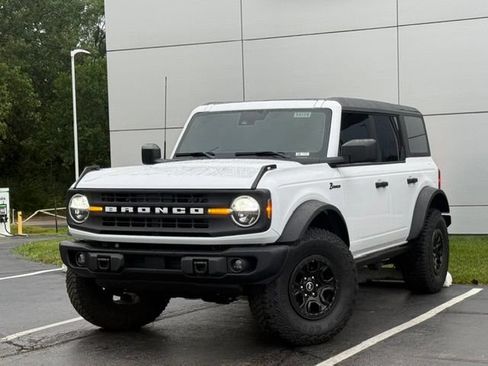 Used 2024 Ford Bronco Black Diamond w/ Sasquatch Package AWD/4WD image 2