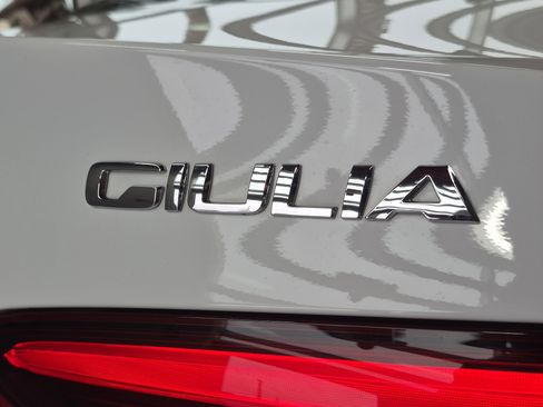 Used 2023 Alfa Romeo Giulia Veloce RWD image 59