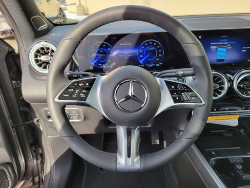 Used 2025 Mercedes-Benz EQB 350 4MATIC SUV image 26