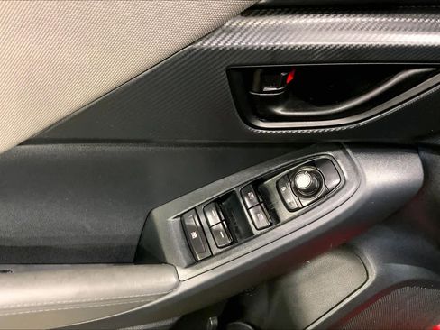 Used 2025 Subaru Crosstrek 2.0i Premium image 33