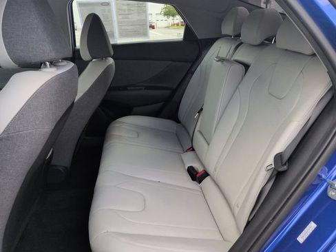 Used 2023 Hyundai Elantra Limited FWD image 13