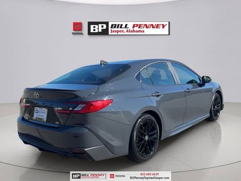 Used 2025 Toyota Camry SE image 5