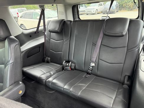 Used 2017 Cadillac Escalade ESV Luxury RWD image 13