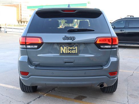 Used 2022 Jeep Grand Cherokee Laredo X image 13