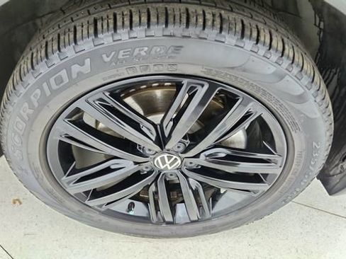 Used 2022 Volkswagen Tiguan SE R-Line image 58