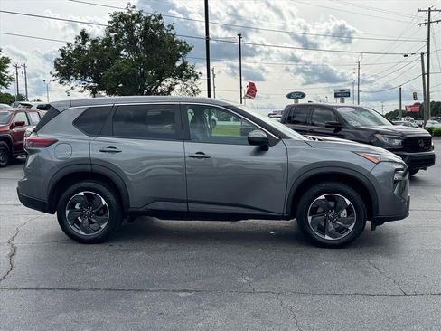 Certified 2024 Nissan Rogue SV FWD image 2