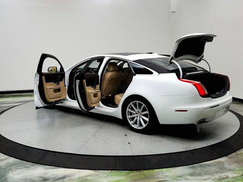Used 2015 Jaguar XJ RWD image 12