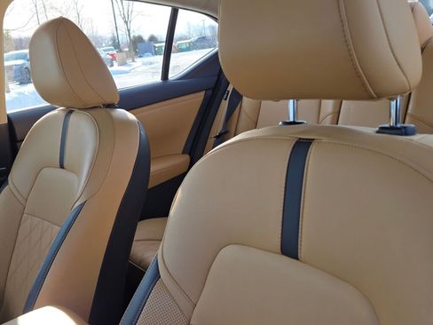 Used 2025 Nissan Sentra SV w/ SV Premium Package image 25