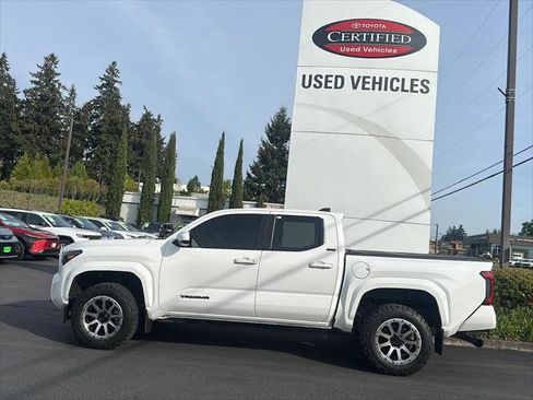 Certified 2024 Toyota Tacoma SR5 AWD/4WD image 5