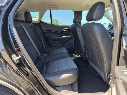 Used 2025 Chevrolet Trax LT FWD image 20
