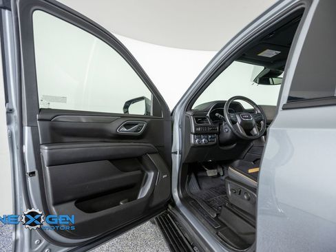 Used 2024 GMC Yukon XL AT4 w/ AT4 Premium Plus Package AWD/4WD image 9