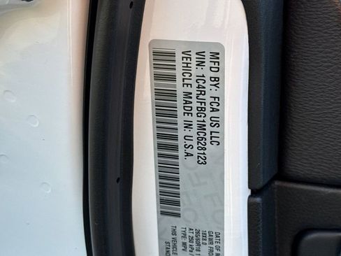 Used 2021 Jeep Grand Cherokee Limited w/ Luxury Group II image 24