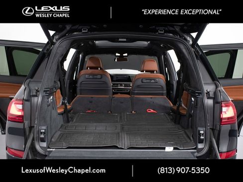 Used 2022 BMW X7 xDrive40i w/ M Sport Package AWD/4WD image 17