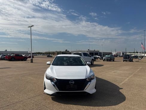 Certified 2025 Nissan Sentra SV w/ All-Weather Package FWD image 5