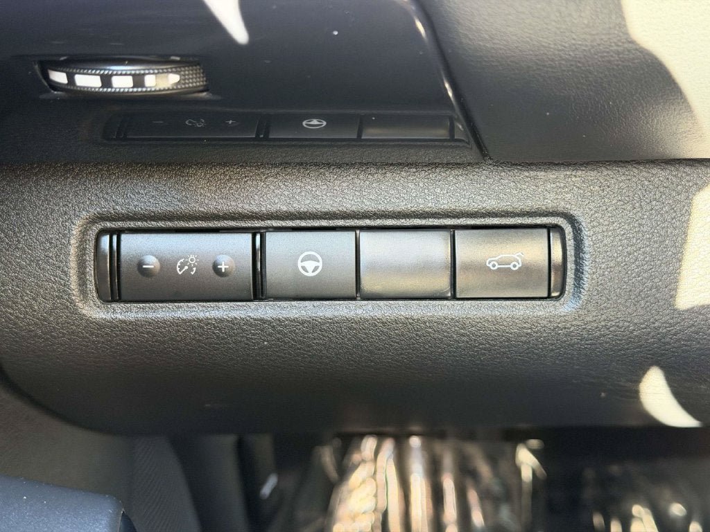 Used 2024 Nissan Pathfinder SV AWD/4WD image 21