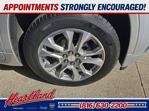 Used 2021 Chevrolet Traverse Premier AWD/4WD image 25
