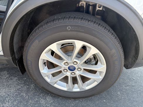 Used 2022 Ford Escape SE w/ Cold Weather Package FWD image 13
