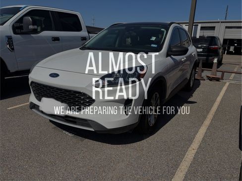 Used 2022 Ford Escape SE FWD image 2
