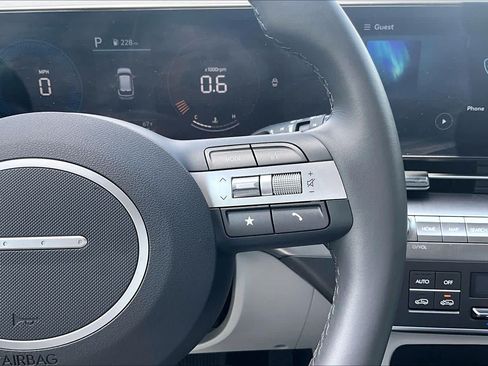 Used 2025 Hyundai Kona SEL FWD image 25