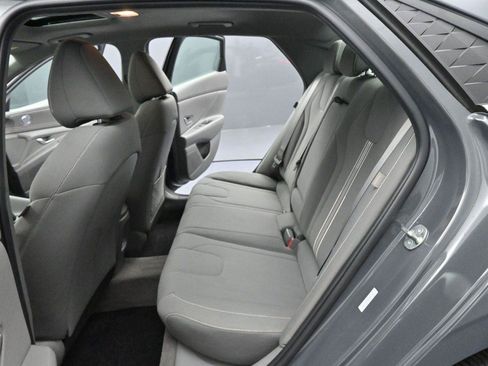 Used 2024 Hyundai Elantra SEL w/ Convenience Package FWD image 29