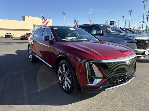 Used 2024 Cadillac Lyriq Luxury w/ LPO, Floor Liner Package image 4