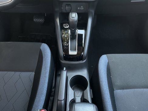 Used 2025 Nissan Versa SV FWD image 10