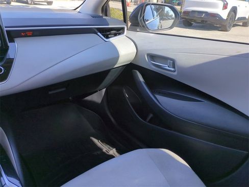 Used 2021 Toyota Corolla LE image 18