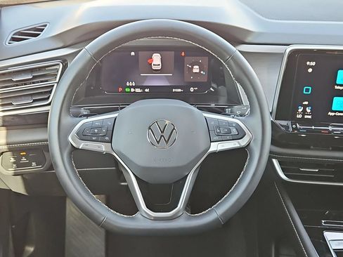 Used 2025 Volkswagen Atlas Cross Sport SE FWD image 23
