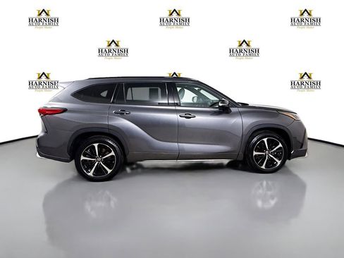 Used 2021 Toyota Highlander XSE AWD/4WD image 8