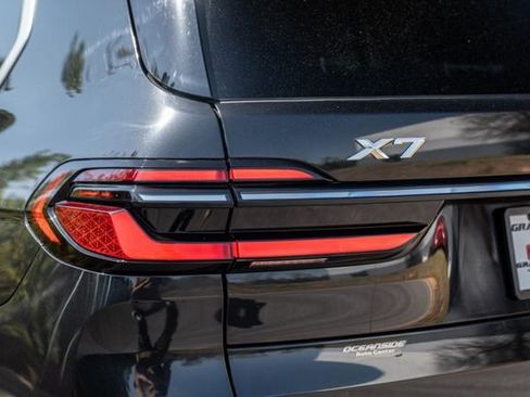 Used 2023 BMW X7 xDrive40i w/ Parking Assistance Package AWD/4WD image 17