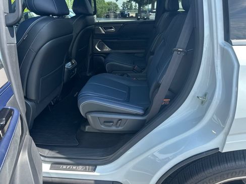 Certified 2026 INFINITI QX80 4WD w/ Sport Exterior Package image 17
