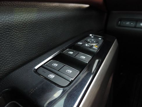 Used 2023 Nissan Pathfinder Platinum w/ Black Appearance Package FWD image 28