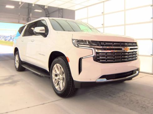Used 2023 Chevrolet Suburban Premier RWD image 3