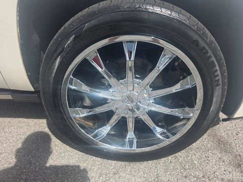 Used 2013 Cadillac Escalade ESV Platinum AWD/4WD image 26