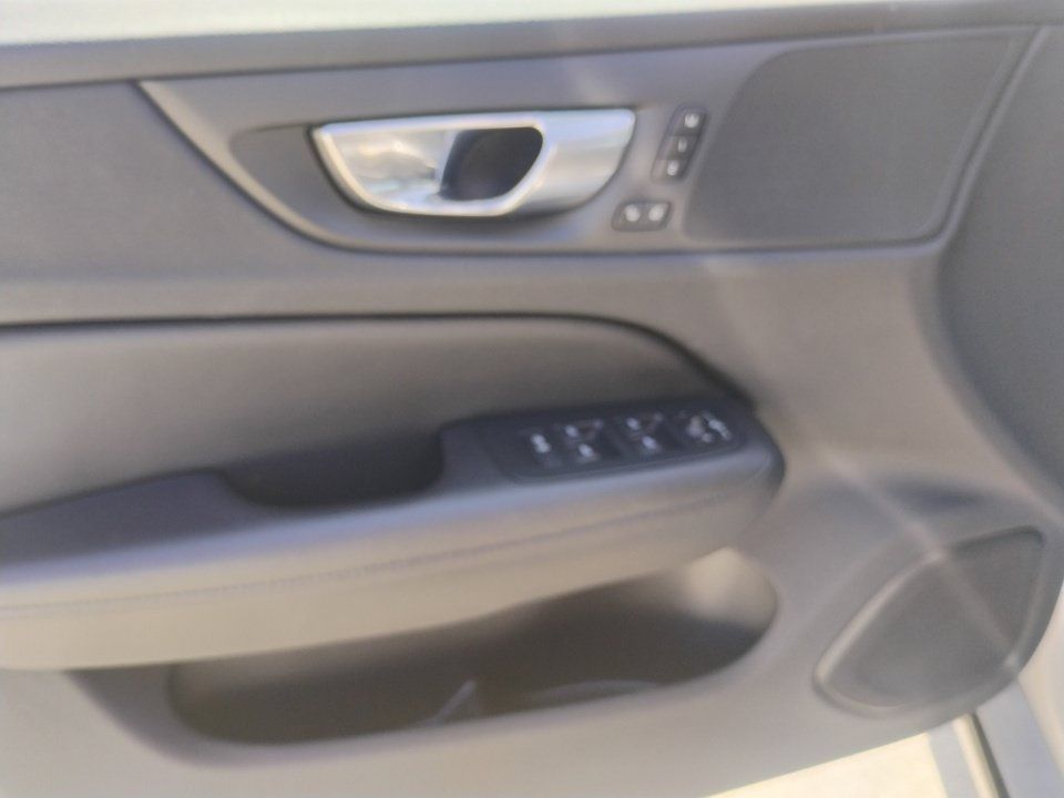 Used 2024 Volvo S60 B5 Plus FWD image 32