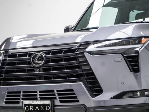 Used 2024 Lexus GX 550 w/ Cold Area Package AWD/4WD image 2