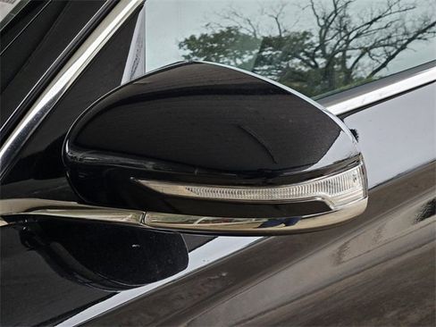 Used 2023 Genesis G70 2.0T image 8