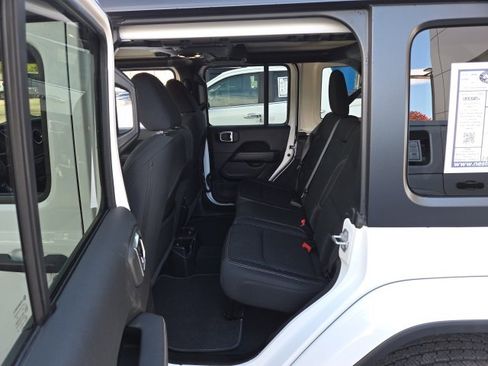 Used 2021 Jeep Wrangler Unlimited Sahara image 18